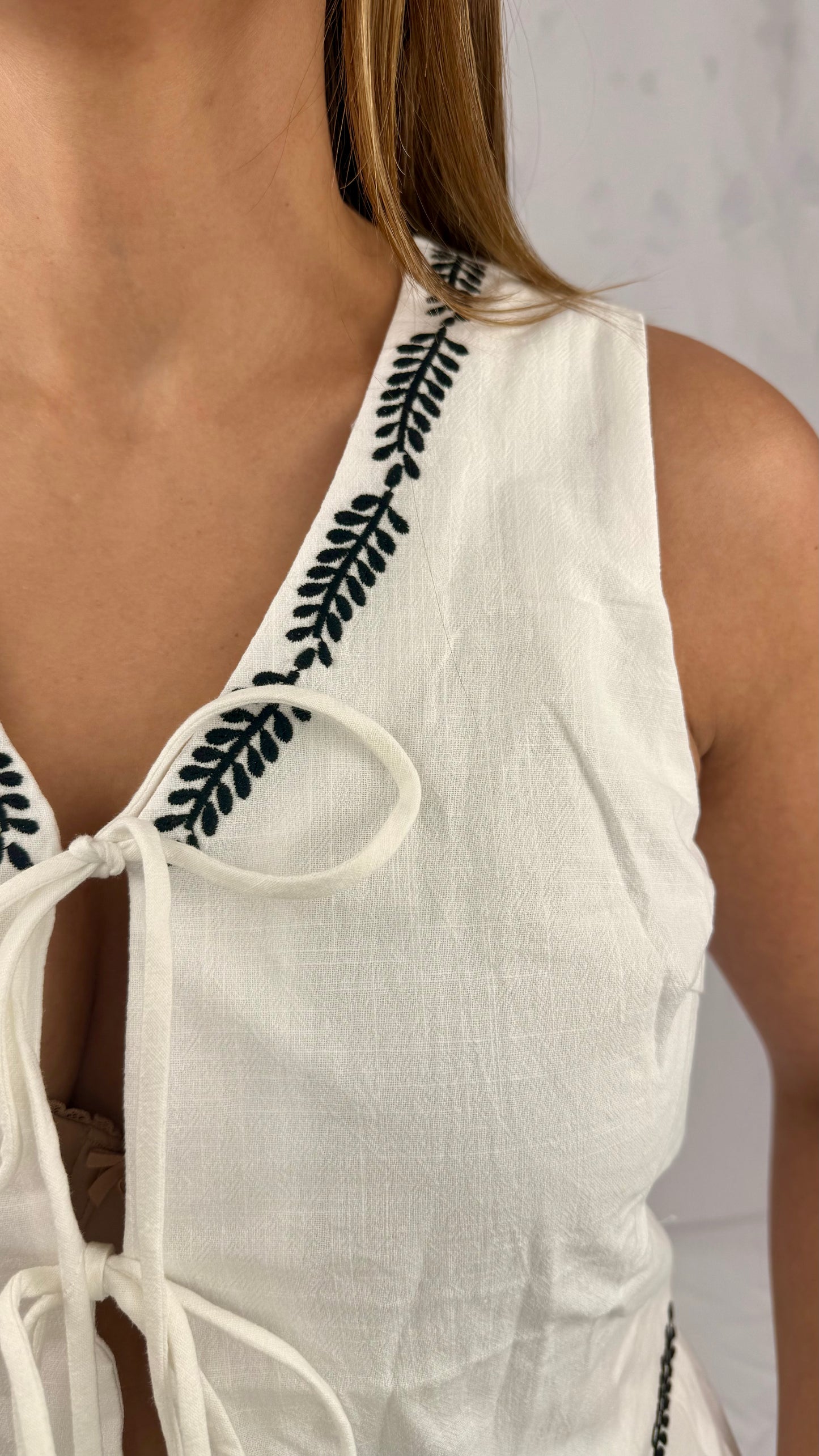 Renacer: White & Black Cotton Top And Pant Set